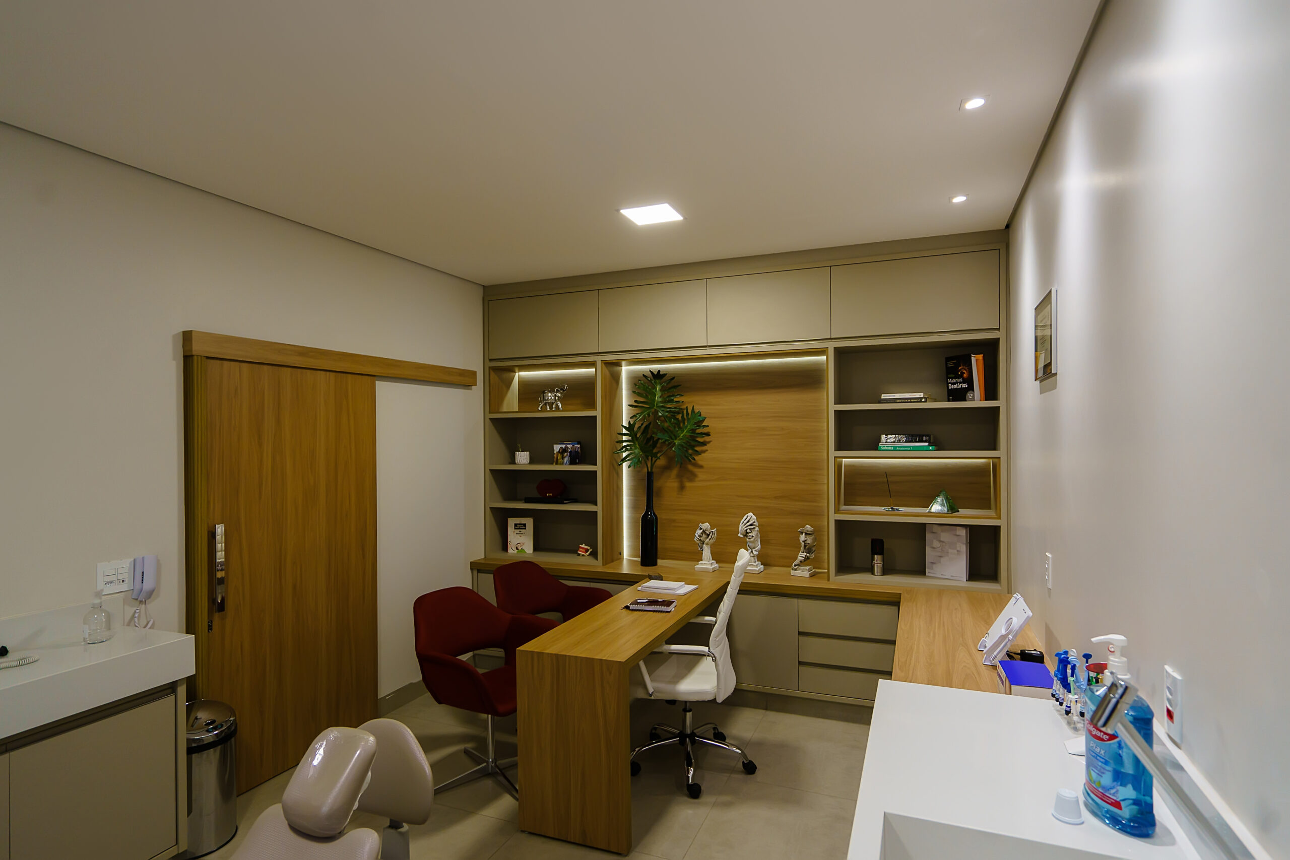 iluminação para clínica, sala de atendimento odontológico, iluminação nos móveis